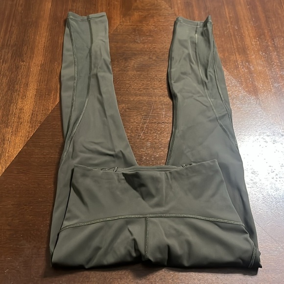 Lululemon legging - Picture 3 of 6